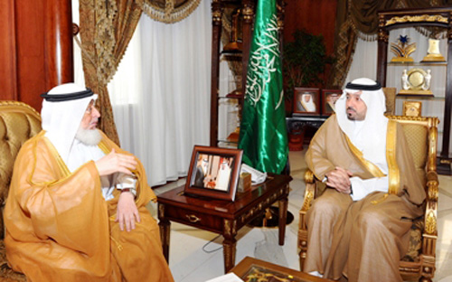 الأمير مشعل بن عبد الله يطالب بجودة خدمات الكهرباء في نجران 