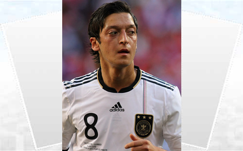 أوزيل يرقى لتوقعات آرسنال في أول مشاركة مع الفريق