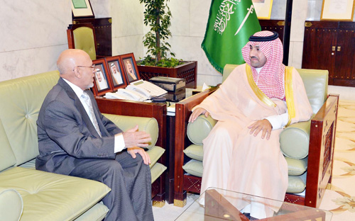 أمير منطقة الرياض بالنيابة يستقبل السفير الماليزي لدى المملكة 
