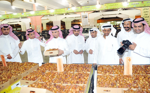 إعلاميو منطقة القصيم جالوا على عدد من المحافظات ورصدوا الاحتياجات 