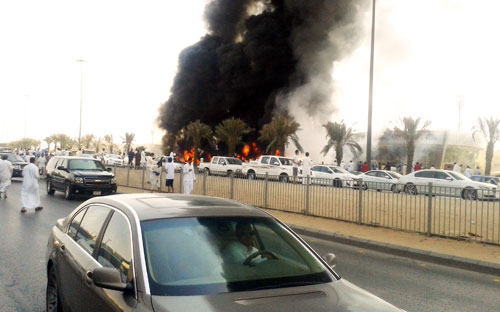 حريق هائل في ناقلة وقود .. شرق الرياض 