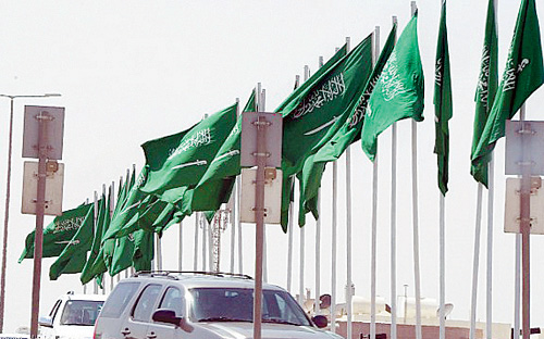(7) آلاف عَلَم للمملكة تزين شوارع وميادين الرياض في يوم الوطن 