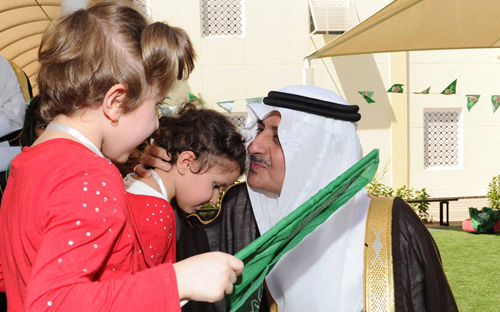 أمير تبوك يفتتح المبنى الجديد لرياض الأطفال والتمهيدي بمدارس الملك عبدالعزيز النموذجية 