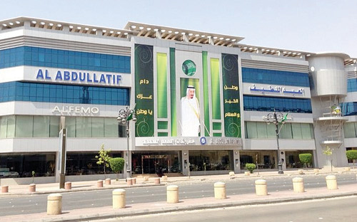 الدراسات الطبية بجامعة الملك سعود تحتفل باليوم الوطني وبالمنسوبات الجدد 