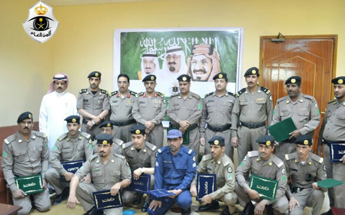العميد البليهد يكرِّم ضباط وأفراد شرطة محافظة دومة الجندل 