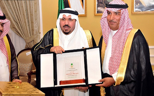 نائب أمير منطقة القصيم يكرم الثواب لدعمه احتفالات محافظة الرس 