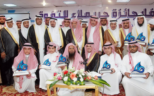 المكرمون في حفل جائزة حريملاء للتفوق يتحدثون لـ(الجزيرة) عن مشاعرهم وسعادتهم ويشكرون اللجنة الأهلية 