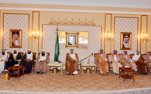 الأمير فيصل بن خالد يؤكد على أهمية متابعة مشروعات الطرق بمنطقة عسير 