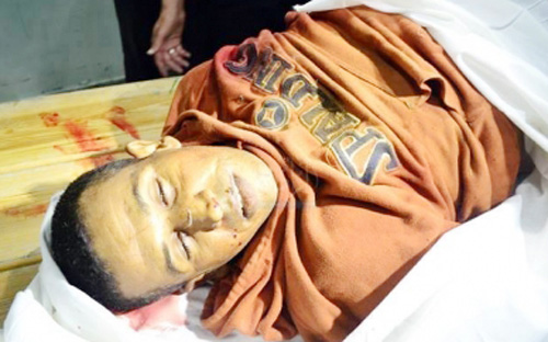 الاحتلال يقتل فلسطينياً ويعتقل آخر على حدود غزة .. ويقصف بالمدفعية بلدة بيت حانون