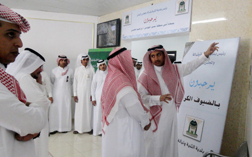 أمين منطقة عسير يتفقد بلدية الثنية وتبالة ويلتقي الأهالي