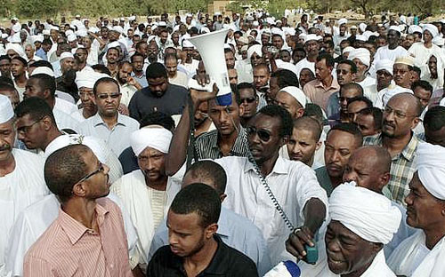 اعتقال ناشطة سودانية لمشاركتها في الاحتجاجات التي خلفت 200 قتيل