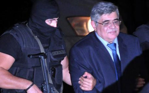 وضع زعيم النازيين الجدد في اليونان قيد التوقيف الاحتياطي 