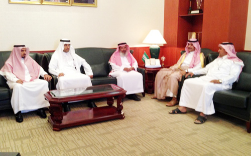 الأمير عبد الرحمن بن عبد الله يستقبل رؤساء بلديتي المجمعة وتمير 