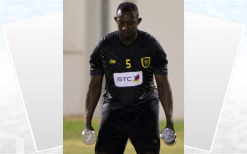 ركبة أسامة المولد (سليمة).. ولا تحتاج لتدخل جراحي