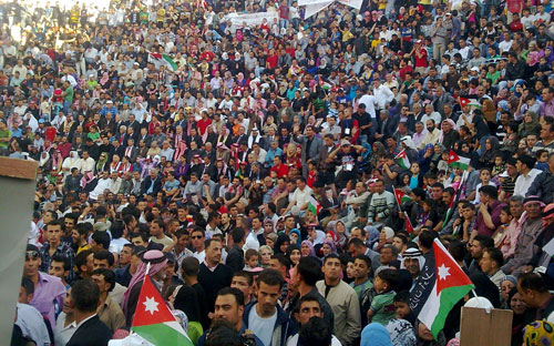 الأردن : مسيرات تطالب بحل محكمة أمن الدولة وإسقاط الحكومة 