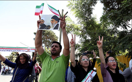 الحرس الثوري الإيراني ينتقد سعي حكومة روحاني لترضي الغرب 