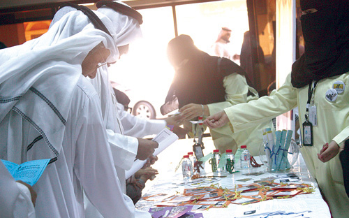 مستشفى الملك عبدالعزيز يحتفل باليوم العالمي للمسنين 