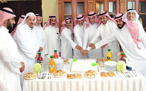 مدير عام صحة القصيم يكرم صالح التويجري