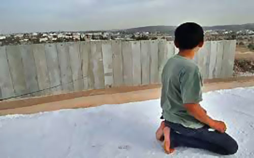 الجدار العنصري يفصل 16 تجمعاً فلسطينياً 