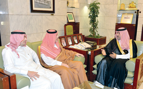 نائب أمير الرياض يستقبل رئيس شركة ميدان ديراب للسباقات 