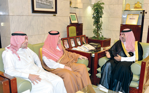 نائب أمير الرياض يستقبل رئيس شركة ميدان ديراب للسباقات 