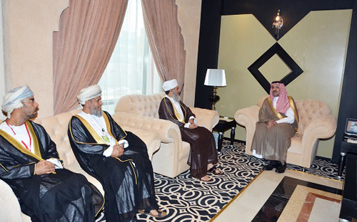 الأمير فيصل بن سلمان يستقبل رئيس بعثة الحج العمانية 