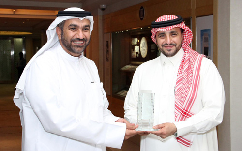 منافع القابضة توقع اتفاقية تمويل مع بنك الإمارات دبي الوطني