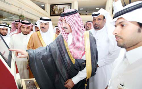 الأمير بدر بن محمد يزور الأمانة ويشيد بمخطط الأحساء الإرشادي 