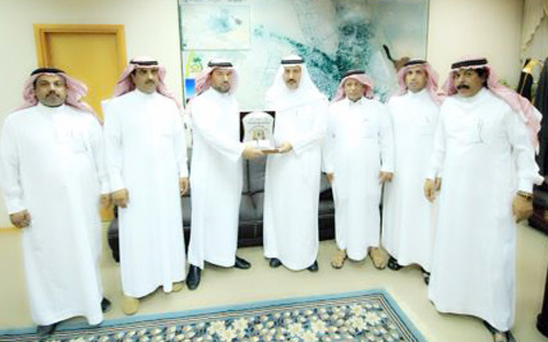 محافظ دومة الجندل يستقبل رئيس وأعضاء اللجنة الأهلية