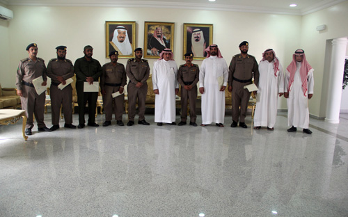 محافظ حريملاء يكرّم المشاركين في العثور على مفقودي سدوس