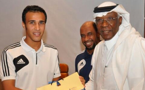 عيد يكرم الحكم الشاب خالد الطريس