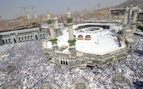 لا يجوز أن يحول الحج إلى غير مقاصده فلا دعوة إلا إلى الله ولا شعار إلا شعار التوحيد