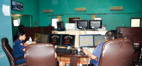 عمليات الهلال تستقبل بـ 6 لغات و160 فرداً يديرون العمل في الغرفة