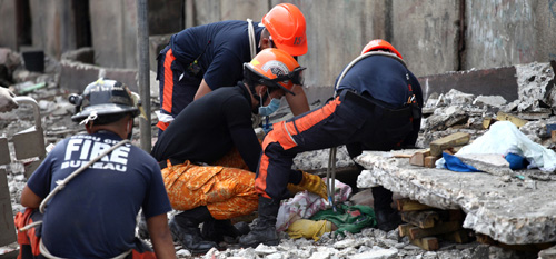85 قتيلاً في زلزال هز وسط الفليبين 