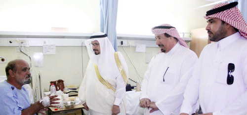 محافظ البكيرية يستقبل المهنئين بالعيد ويزور المرضى