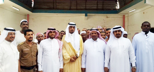 رئيس مركز الشقيري يستقبل المهنئين بالعيد ويعايد منسوبي ونزلاء الإصلاحية 