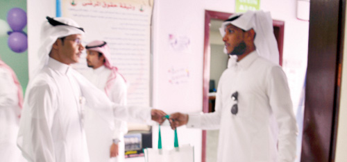 مستشفى الولادة والأطفال بحائل يشارك المرضى فرحة العيد