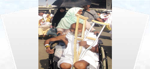 الحاجة بهية الرحمن ترسم لوحة وفاء نادرة لزوجها المعاق 