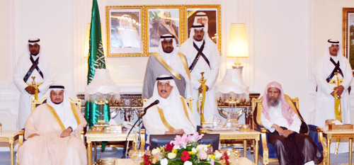 أمير منطقة جازان يهنئ القيادة بنجاح موسم حج هذا العام