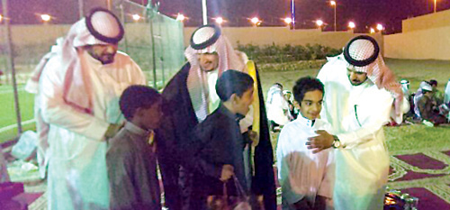 مركز الدكتور ناصر الرشيد للأيتام يقيم حفل معايدة