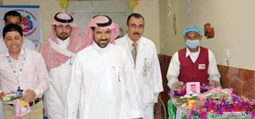 مستشفى حائل العام يعايد مرضاه