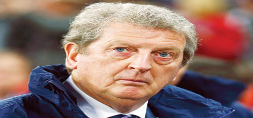 هودجسون مدرب إنجلترا يعتذر سريعاً بعد مزحة «أطعم القرد»