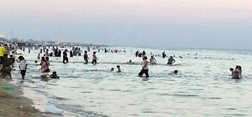 إنقاذ 13 حالة غرق وإعادة 15 طفلاً تائهاً على شواطئ المنطقة الشرقية 