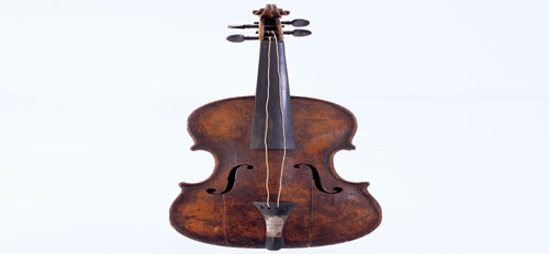 بيع كمان (تايتنك) بـ 1.45 مليون دولار