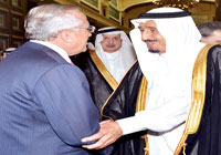 ولي العهد يقيم حفل عشاء للرئيس اللبناني