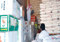 «التجارة» تغلق مصنعين بجدة وتصادر سلع غذائية فاسدة