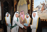 خالد الفيصل يكرم الفائزين بالمركز الأول في مسابقة «إنجاز»