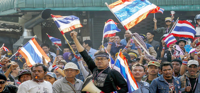 المتظاهرون في تايلاند يصعدون حملتهم لعرقلة الانتخابات 