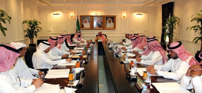 محلي حفر الباطن يطالب بافتتاح كليات للبنين وبدل سكن للمغتربين 