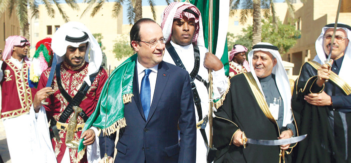 الرئيس الفرنسي شارك في العرضة السعودية 